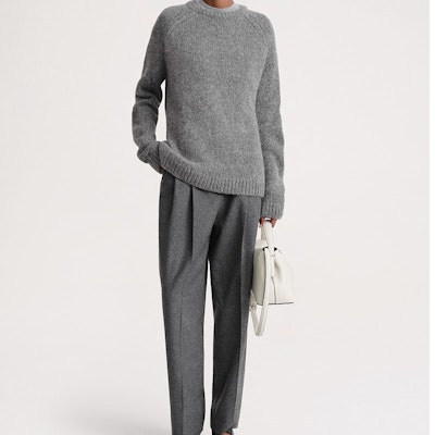 (W) TOTEME 灰色休闲圆领针织毛衣 - 浅灰色。 234WRTWTP226YA0014074 Lookbook (W) TOTEME 灰色休闲圆领针织毛衣 - 浅灰色。 234WRTWTP226YA0014074