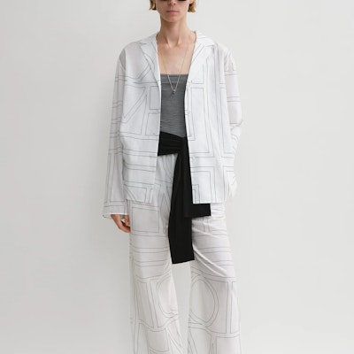 (W) TOTEME 刺绣标志宽松长袖衬衫 白色/黑色 243WRT976FB0239 Lookbook (W) TOTEME 刺绣标志宽松长袖衬衫 白色/黑色 243WRT976FB0239