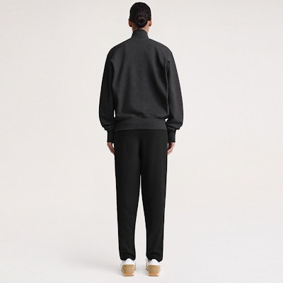 (W) TOTEME Sweater Leher Tinggi Kelabu dengan Sulaman Huruf. 241WRT1413FB0141019 Shop (W) TOTEME Sweater Leher Tinggi Kelabu dengan Sulaman Huruf. 241WRT1413FB0141019