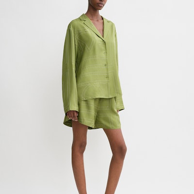 (W) TOTEME 寬鬆版幾何刺繡標誌絲質襯衫-月桂綠 241WRT976FB0089191 Purchase (W) TOTEME 寬鬆版幾何刺繡標誌絲質襯衫-月桂綠 241WRT976FB0089191