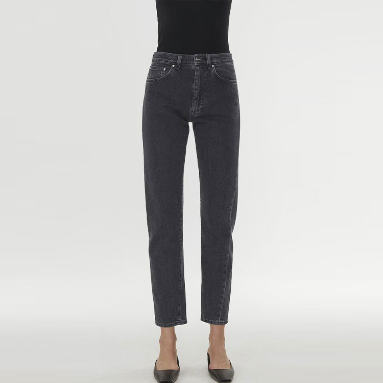 Lookbook (W) TOTEME 中腰直筒牛仔裤 灰色水洗带标志贴布 193232743300