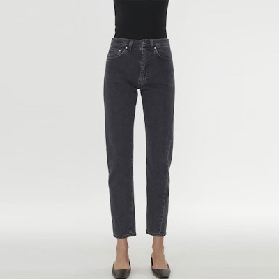 (W) TOTEME 中腰直筒牛仔裤 灰色水洗带标志贴布 193232743300 Lookbook (W) TOTEME 中腰直筒牛仔裤 灰色水洗带标志贴布 193232743300