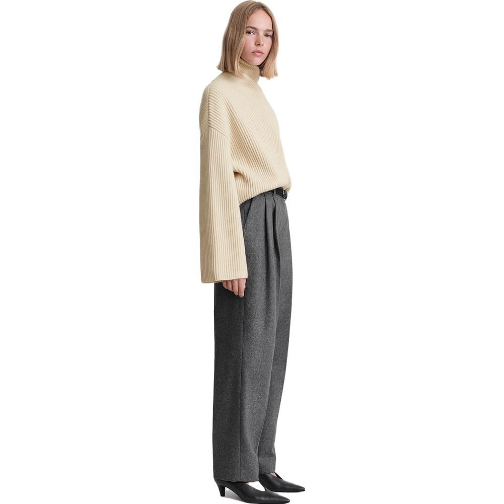 Shop (W) TOTEME 极简主义罗纹高领毛衣 石米色 234WRTWTP160YA0007009