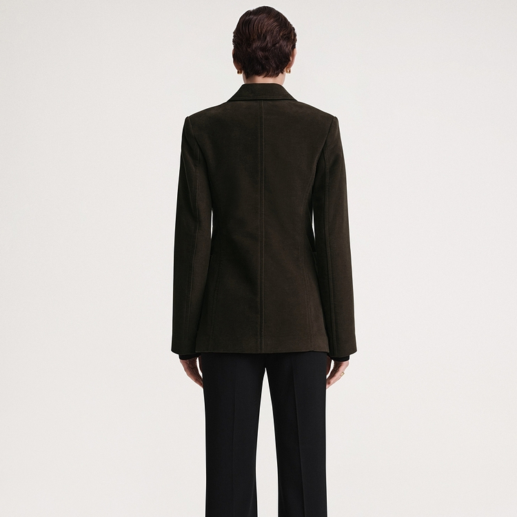 Purchase (W) TOTEME Blazer Entallado de Manga Larga en Marrón Café Oscuro. 241WRZ1048FB0171040