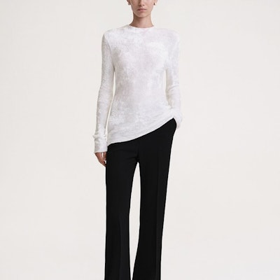 (W) TOTEME 修身長袖針織上衣 白色休閒套頭衫 241WRT1059YA0026047 Lookbook (W) TOTEME 修身長袖針織上衣 白色休閒套頭衫 241WRT1059YA0026047