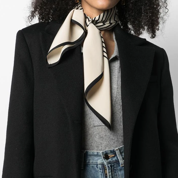 Lookbook (W) TOTEME 條紋印花前標誌絲巾 奶油白色. 211853801901