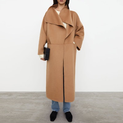 (W) TOTEME Annecy Camel Mantel Wol Panjang dengan Belahan Sisi. 211110717835 Shop (W) TOTEME Annecy Camel Mantel Wol Panjang dengan Belahan Sisi. 211110717835