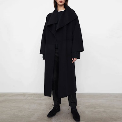 (W) Abrigo midi negro de lana de doble capa Toteme Annecy con aberturas laterales mujer. 211110717200 Lookbook (W) Abrigo midi negro de lana de doble capa Toteme Annecy con aberturas laterales mujer. 211110717200