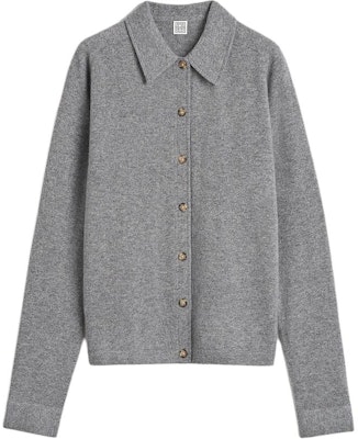 (W) Cárdigan Oversized de Cachemira Suave TOTEME Otoño 24 en Gris Heather. 243WRT0347YA0016074 Buy (W) Cárdigan Oversized de Cachemira Suave TOTEME Otoño 24 en Gris Heather. 243WRT0347YA0016074
