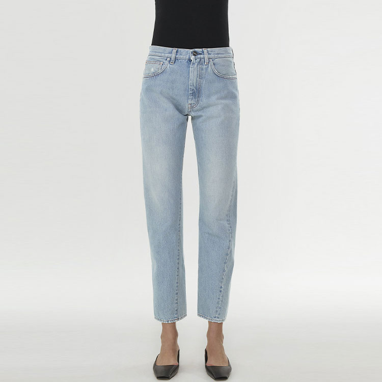 Lookbook (W) TOTEME FW20 女款淺藍色中腰直筒九分牛仔褲 211-232-742-425