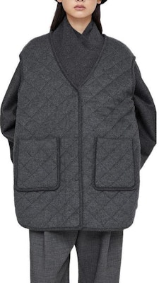 (W) TOTEME FW22 寬鬆深灰色絎縫背心外套。 224-100-272-0359 Lookbook (W) TOTEME FW22 寬鬆深灰色絎縫背心外套。 224-100-272-0359