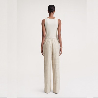 (W) TOTEME FW23 浅米色标志刺绣宽松版休闲裤。 241WRB1101FB0080113 Shop (W) TOTEME FW23 浅米色标志刺绣宽松版休闲裤。 241WRB1101FB0080113