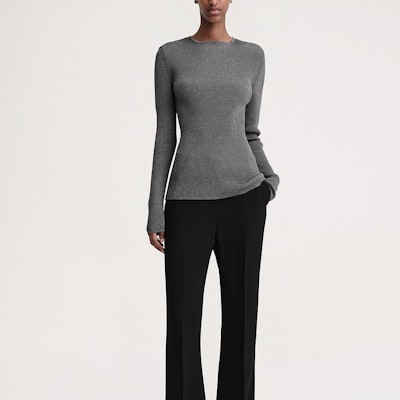 (W) TOTEME FW23 金屬槍灰修身針織上衣。 241WRT1061YA0027149 Lookbook (W) TOTEME FW23 金屬槍灰修身針織上衣。 241WRT1061YA0027149