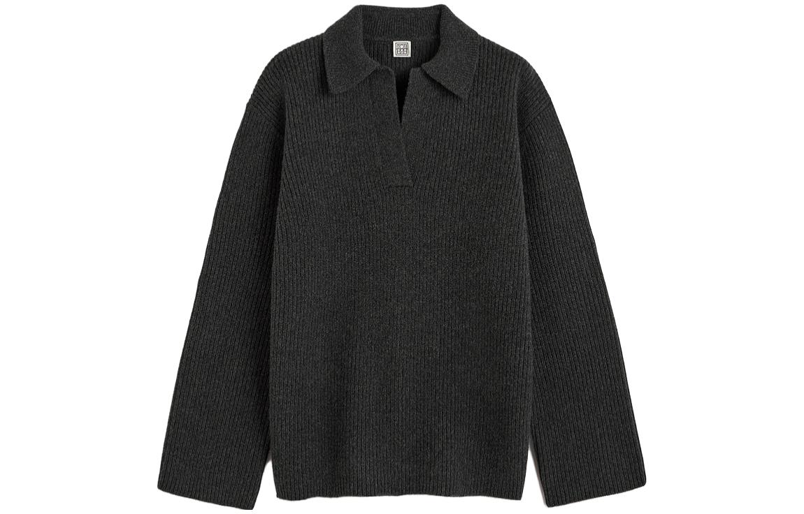 (Women) TOTEME FW23  Wool-Blend Ribbed Polo Knit Sweater in Light Grey. 234WRTWTP034YA0004019