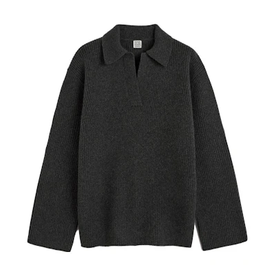 (Women) TOTEME FW23 Wool-Blend Ribbed Polo Knit Sweater in Light Grey. 234WRTWTP034YA0004019