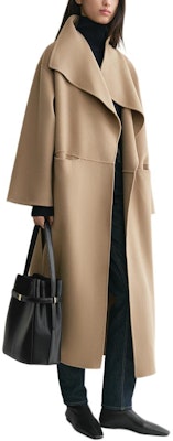 (W) TOTEME FW24 寬鬆版松露色側開衩長版大衣. 234WRO885FB0049235 Lookbook (W) TOTEME FW24 寬鬆版松露色側開衩長版大衣. 234WRO885FB0049235