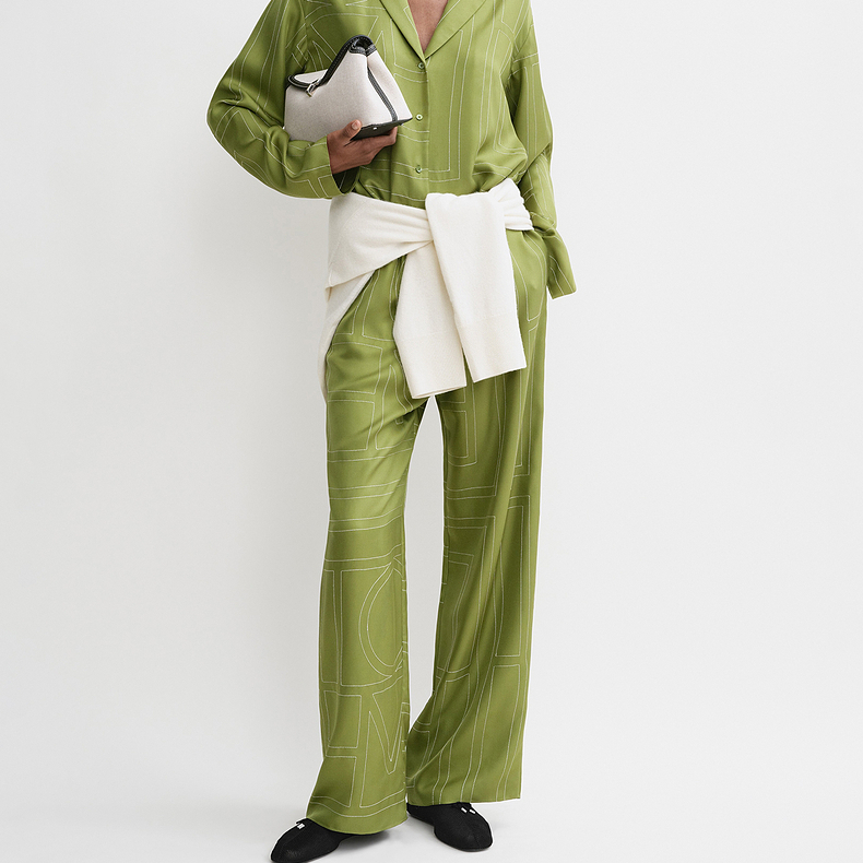 Lookbook (W) TOTEME FW24 宽松阔腿裤带标志 - 月桂绿色. 241WRB1092FB0089191