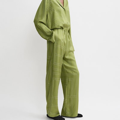 (W) TOTEME FW24 宽松阔腿裤带标志 - 月桂绿色. 241WRB1092FB0089191 Purchase (W) TOTEME FW24 宽松阔腿裤带标志 - 月桂绿色. 241WRB1092FB0089191