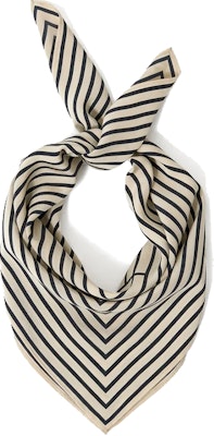 (W) Toteme 經典字母圍巾 米色 女士款 舒適披肩 211-852-800 Lookbook (W) Toteme 經典字母圍巾 米色 女士款 舒適披肩 211-852-800