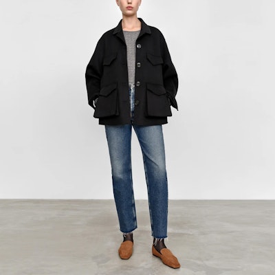 (W) TOTEME SS22 Jaket Hitam Multi-Poket Lelaki 221-101-720-200 Lookbook (W) TOTEME SS22 Jaket Hitam Multi-Poket Lelaki 221-101-720-200