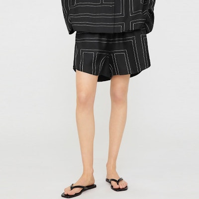 (W) TOTEME SS22 Seluar Pendek Hitam Kasual Potongan Lurus dengan Sulaman Logo 223-226-707-925 Shop (W) TOTEME SS22 Seluar Pendek Hitam Kasual Potongan Lurus dengan Sulaman Logo 223-226-707-925