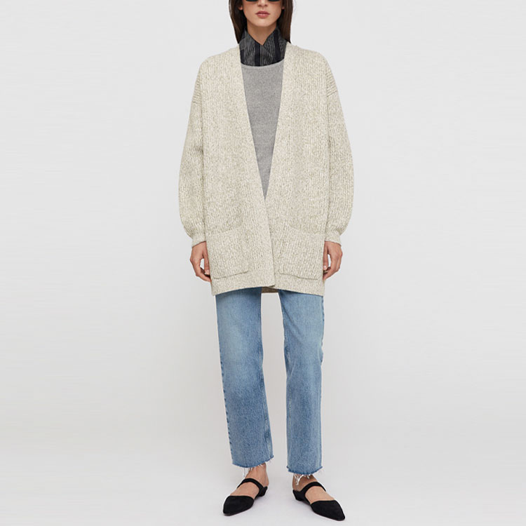 Lookbook (W) TOTEME SS22 寬鬆灰色開襟羊毛衫 222-575-311-181