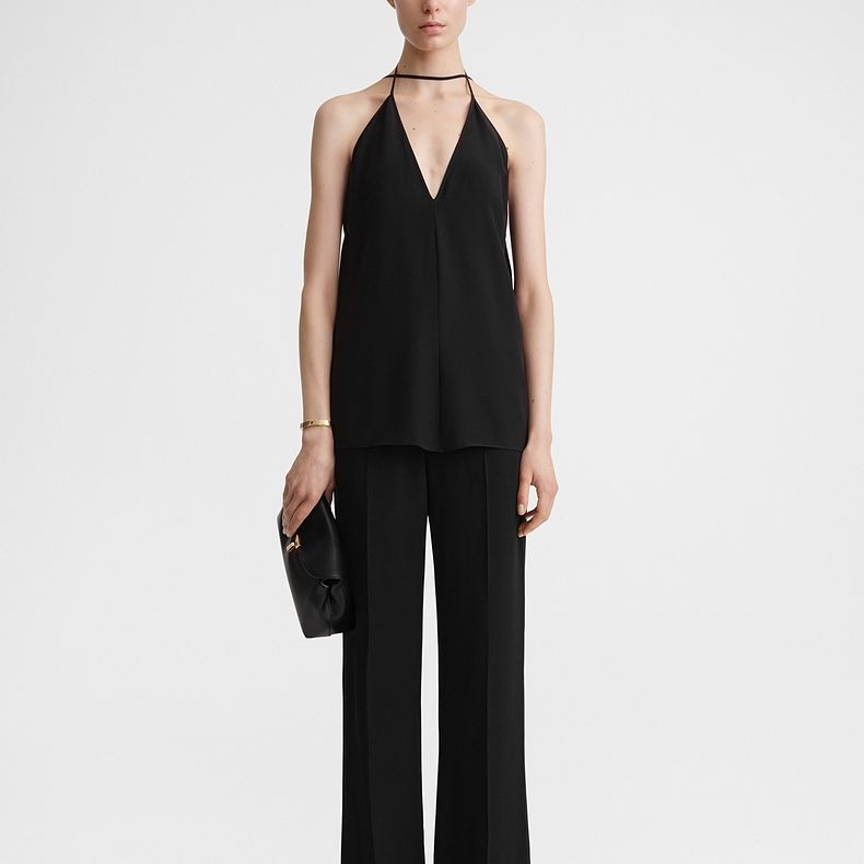 Lookbook (W) TOTEME SS24 Top Halter Leher V Silang Fit Santai - Hitam. 242WRT1688FB0115001