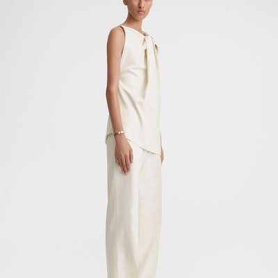 (W) TOTEME SS24 Top Tanpa Lengan Beige Wanita dengan Rekaan Twist Draped 242WRT1468FB0105116 Purchase (W) TOTEME SS24 Top Tanpa Lengan Beige Wanita dengan Rekaan Twist Draped 242WRT1468FB0105116