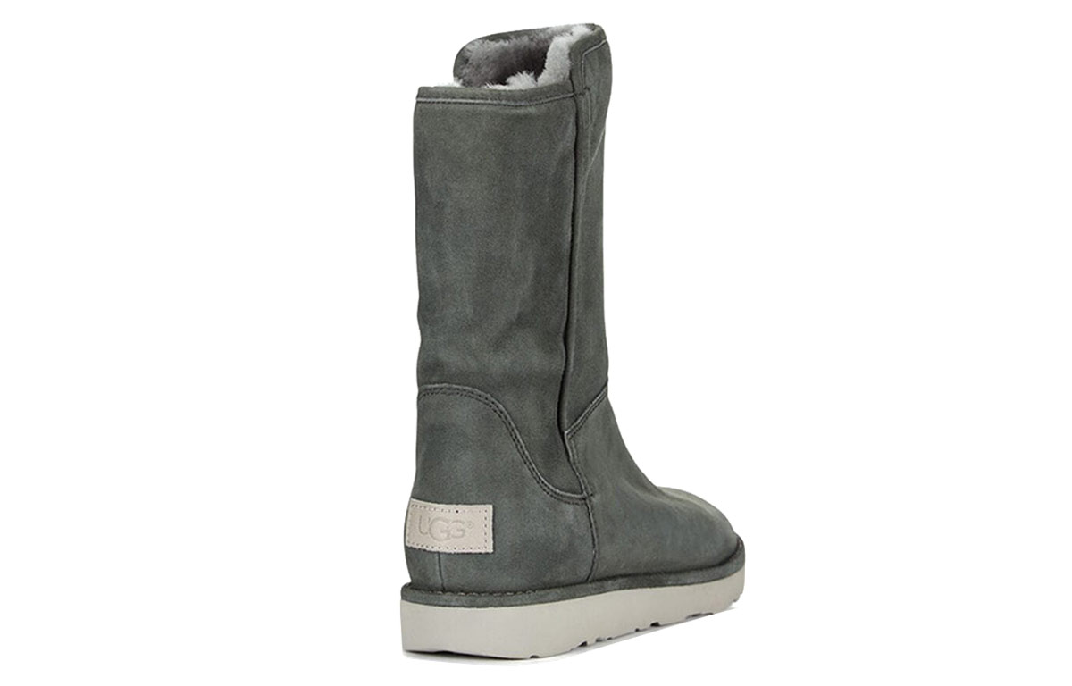 Shop UGG Abree Short II 拉鍊雪地靴 女款 灰色