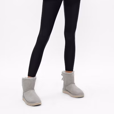 UGG Bailey Bow II 羊絨面 短筒 雪地靴 女款 淺灰色 Sizing UGG Bailey Bow II 羊絨面 短筒 雪地靴 女款 淺灰色