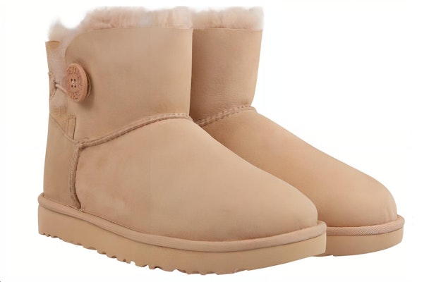 (Women) UGG Bailey Button II 'Sand' 1016226-SAN Lookbook (Women) UGG Bailey Button II 'Sand' 1016226-SAN