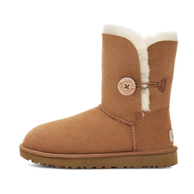 (W) UGG Bailey Button II Chestnut