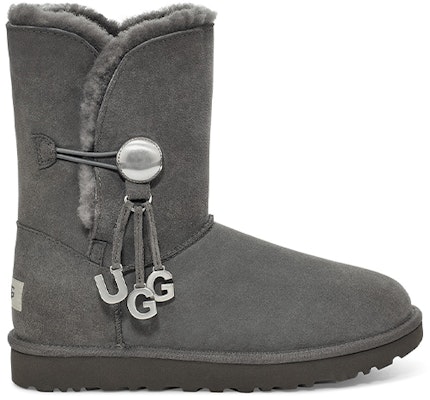 UGG Bailey Button Ugg 魅力 牛反絨 金屬字母 舒適 中筒 雪地靴 女款 炭灰色 Order UGG Bailey Button Ugg 魅力 牛反絨 金屬字母 舒適 中筒 雪地靴 女款 炭灰色