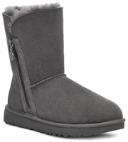 UGG 貝莉短加絨拉鍊雪地靴 女款 灰色 Lookbook UGG 貝莉短加絨拉鍊雪地靴 女款 灰色