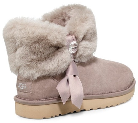UGG 摺褶毛皮迷你雪地靴 女款 牡蠣色 Shop UGG 摺褶毛皮迷你雪地靴 女款 牡蠣色