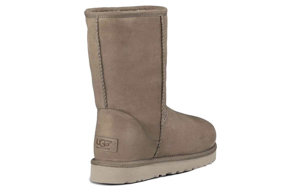 Shop (W) UGG 클래식 숏 레더 부츠 1006594-FEA