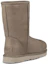 Shop (W) UGG 클래식 숏 레더 부츠 1006594-FEA