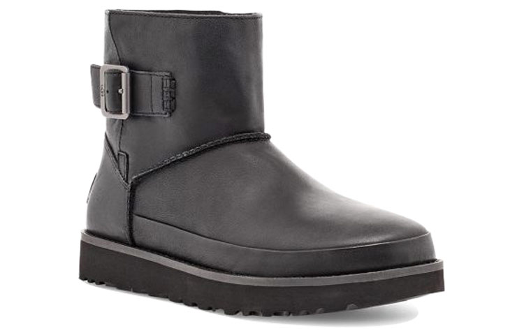 Lookbook (W) UGG Classic Deconstructed Mini Schwarz mit Fleece-Futter. 1113191-BLK
