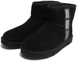 (W) UGG Classic Mini II Boot Logo Sisi Hitam 1134962-BLK Order (W) UGG Classic Mini II Boot Logo Sisi Hitam 1134962-BLK