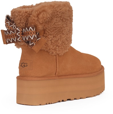 (Women) UGG Classic Mini Maxi Curly Boot Chestnut 1158267-CHE Lookbook (Women) UGG Classic Mini Maxi Curly Boot Chestnut 1158267-CHE
