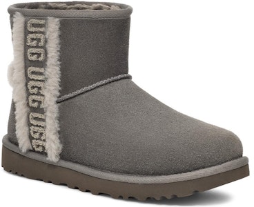 UGG CLASSIC MINI 圓頭套筒 短筒 雪地靴 女款 灰色 Lookbook UGG CLASSIC MINI 圓頭套筒 短筒 雪地靴 女款 灰色
