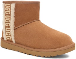 UGG CLASSIC MINI 圓頭套筒 短筒 雪地靴 女款 栗色 Lookbook UGG CLASSIC MINI 圓頭套筒 短筒 雪地靴 女款 栗色