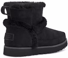 Shop UGG 經典迷你款雪地靴 女款 黑色
