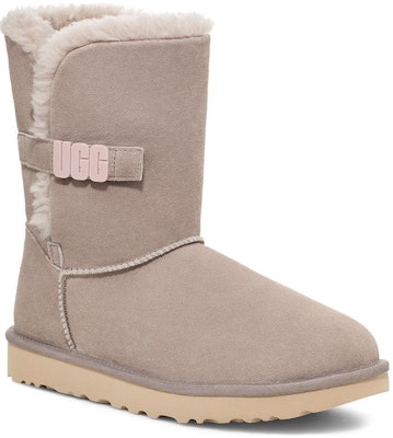 UGG 雙層牛皮 簡約休閒 短筒靴 女款 牡蠣色 Lookbook UGG 雙層牛皮 簡約休閒 短筒靴 女款 牡蠣色