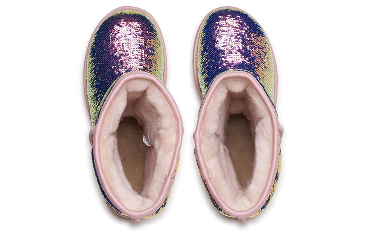 Lookbook (W) UGG Classic Short Cosmos Sequin Emas Ros Mawar 1103796-QRT