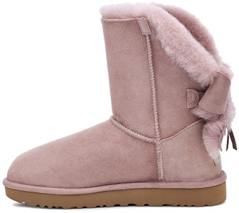 (W) UGG クラシックショート リボンブーツ ピンク 1112501-DUS Buy (W) UGG クラシックショート リボンブーツ ピンク 1112501-DUS
