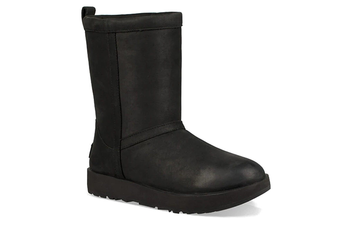 Lookbook (W) UGG Classic Pendek Kulit 'Hitam' 1017509-BLK