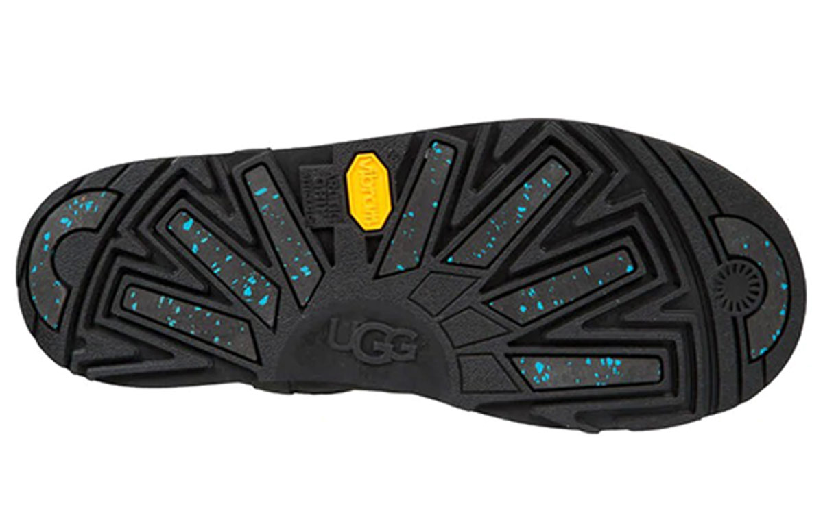 Details for (W) UGG Classic Pendek Kulit 'Hitam' 1017509-BLK