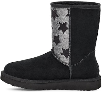 UGG經典短款羊皮舒適保暖星星中筒雪地靴女款黑色 Buy UGG經典短款羊皮舒適保暖星星中筒雪地靴女款黑色