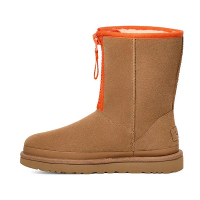(W) UGG Classic Short Zipper Tape Logo Boot 'Chestnut'